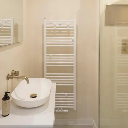 Elegant Seaside Retreat For Four - 'casa Luigi' Apartamento